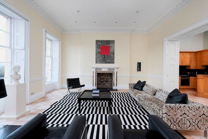 1 Bedroom Flat For Sale In Royal Crescent, Bath, BA1