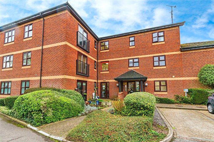 2 Bedroom Flat For Sale In Magnolia Court, Horley, RH6
