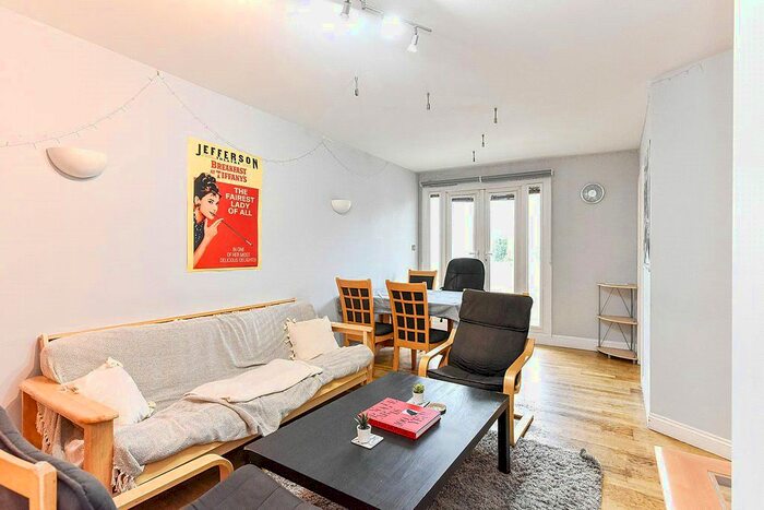 4 Bedroom Flat To Rent In Montgomery Buildings, Farringdon, London, EC1M