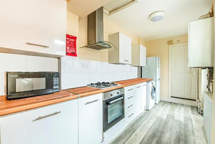 3 Bedroom End Of Terrace House To Rent In Warwick Street, Dunkirk, Nottingham, NG7