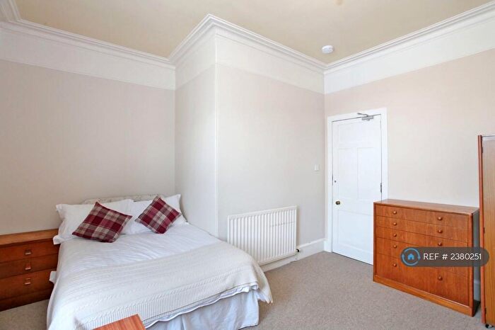 5 Bedroom Flat To Rent In Lilybank Place, Aberdeen, AB24