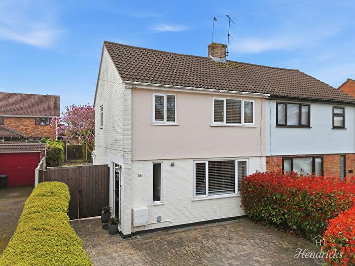 3 Bedroom Semi Detached House For Sale In Dorothy Gardens, Benfleet, SS7