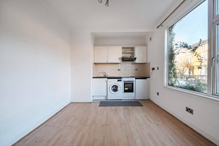 Studio To Rent In Hencroft Street, Slough, SL1