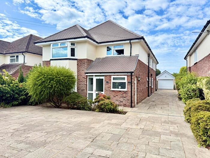 2 Bedroom Apartment For Sale In Westfield Gardens, Highcliffe On Sea, BH23