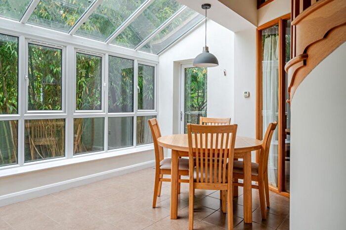 4 Bedroom Detached House For Sale In Bristol Road, Thornbury, BS35