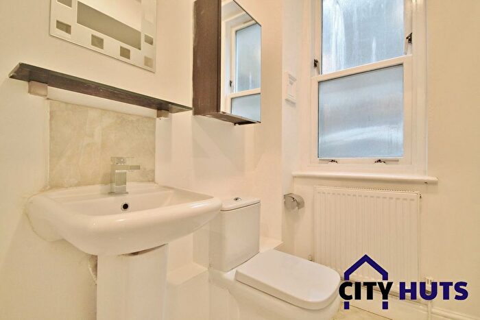 2 Bedroom Flat To Rent In Cardozo Road, London, N7