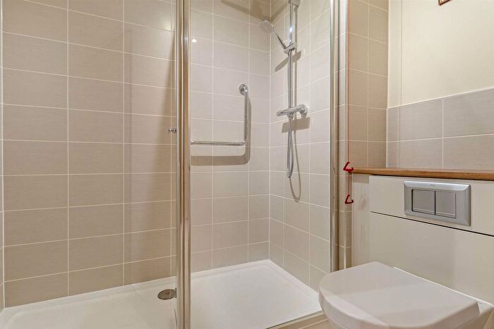 1 Bedroom Flat For Sale In Devonshire Grange, Devonshire Avenue, Roundhay, Leeds, LS8