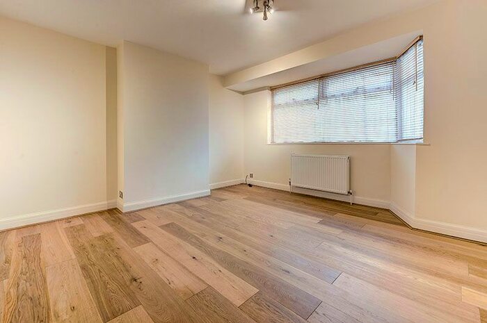 2 Bedroom Maisonette To Rent In Windsor Road, Barnet, EN5