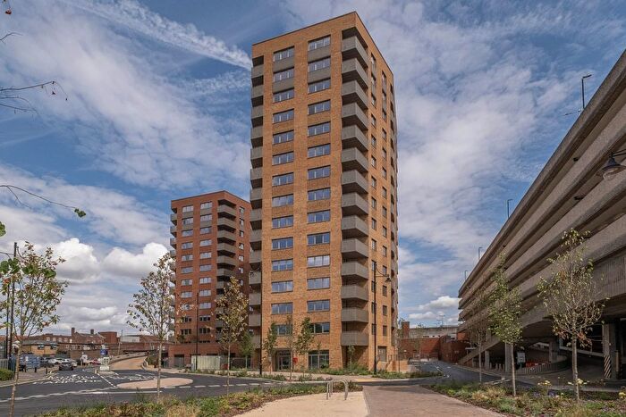 1 Bedroom Flat To Rent In Elmsleigh Road, Staines, TW18