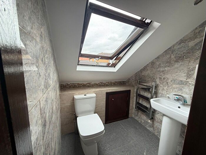 2 Bedroom Flat To Rent In Beecholme Avenue, Mitcham, CR4