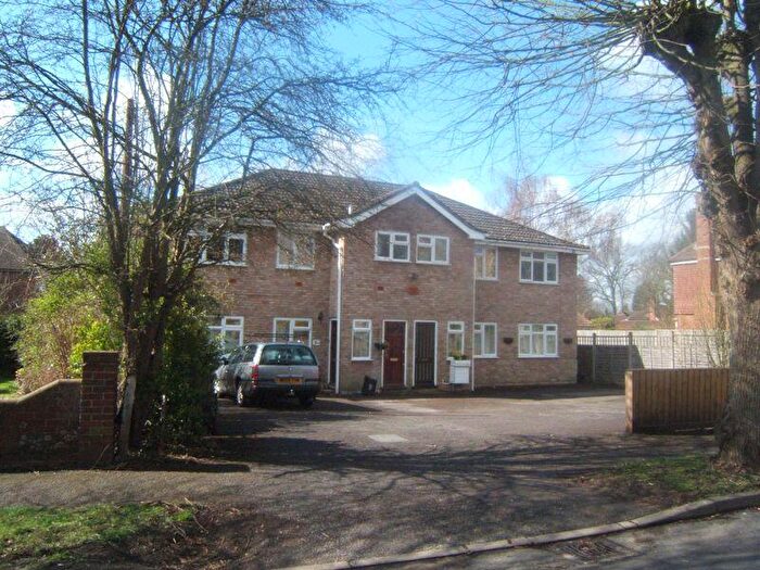 2 Bedroom Flat To Rent In Mead Road, Cranleigh, GU6