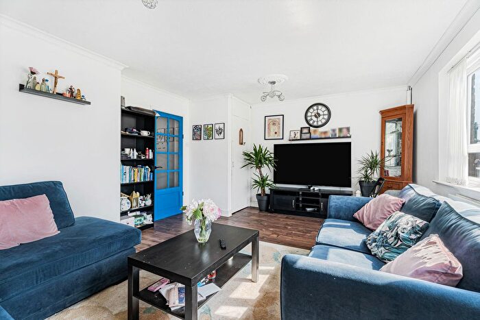 3 Bedroom Maisonette For Sale In Buttercup Square, Stanwell, Staines-Upon-Thames, Surrey, TW19