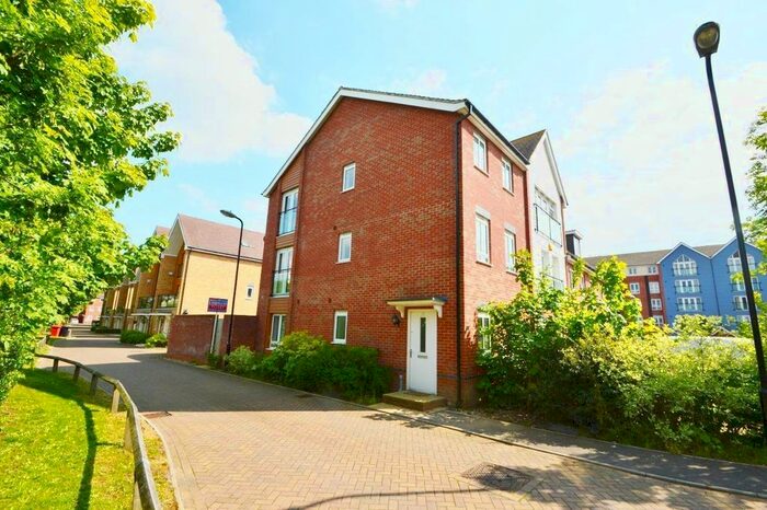 4 Bedroom End Of Terrace House To Rent In Edgeworth Close, Langley, Berkshire, SL3
