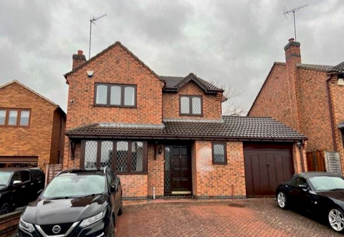 3 Bedroom Flat To Rent In Vickers Close, Rothwell, Kettering, NN14