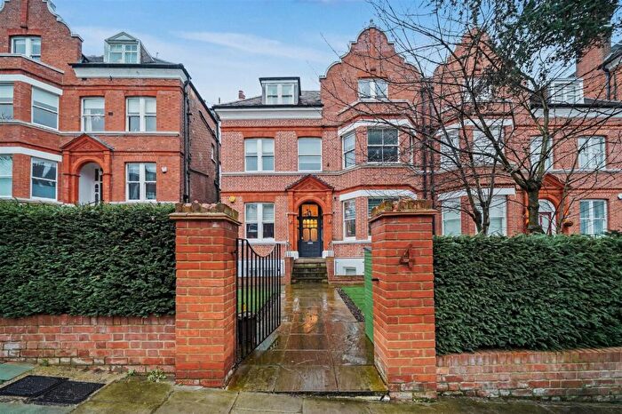 3 Bedroom Apartment For Sale In Langland Gardens, Hampstead, London, NW3