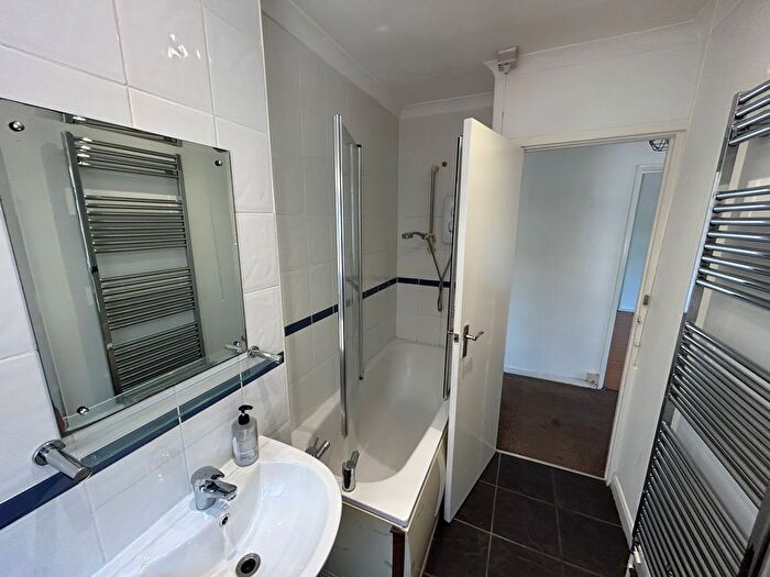 2 Bedroom Flat To Rent In Belvue Close, Northolt, UB5