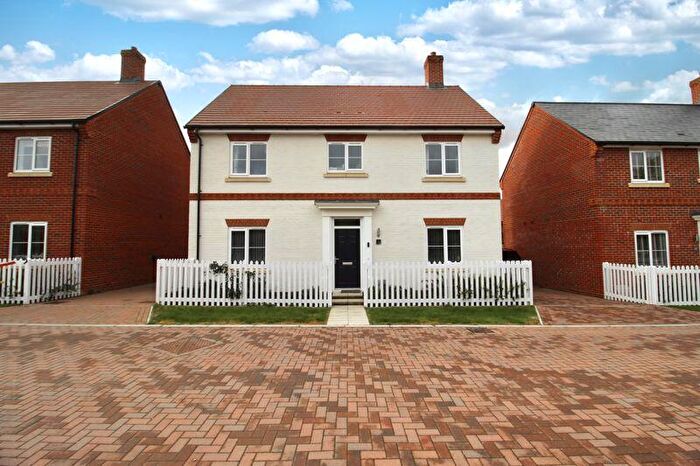4 Bedroom Detached House For Sale In Chaffinch Gardens, Botley, SO32