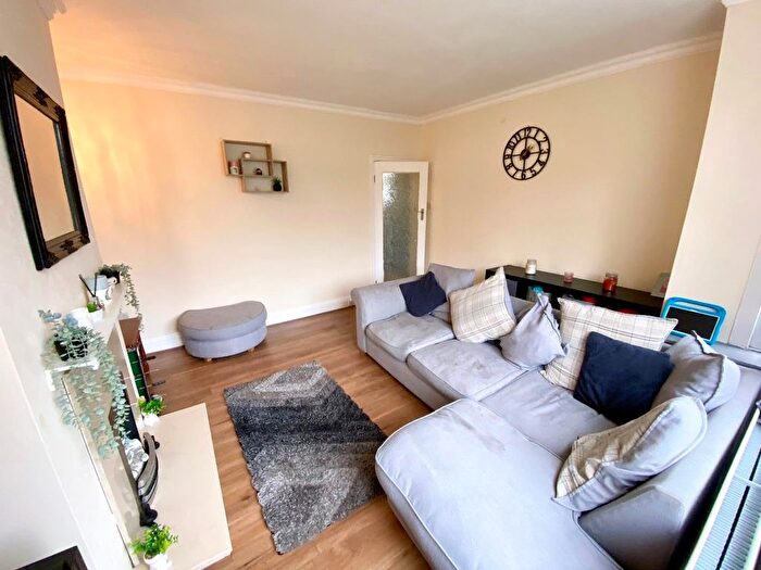 2 Bedroom Semi-Detached House For Sale In Newsome Road, Newsome, Huddersfield, HD4