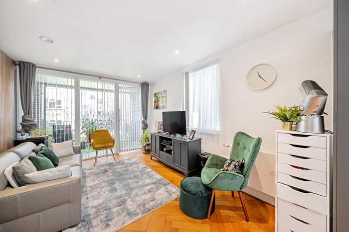 1 Bedroom Flat For Sale In Heathfield Gardens, Croydon, London, CR0