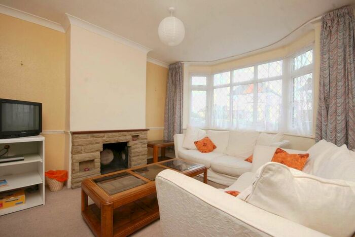 4 Bedroom Semi-Detached House To Rent In Grantley Road, Stoughton, Guildford, GU2