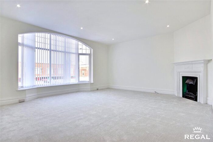 2 Bedroom Maisonette For Sale In Ashley Road, Poole, BH14