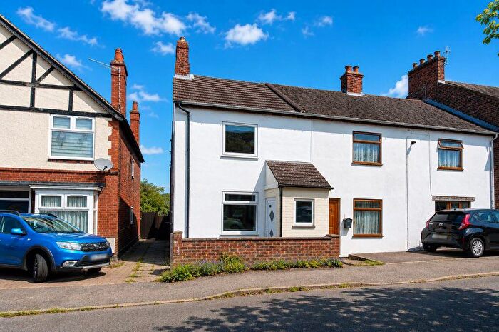 3 Bedroom Semi-Detached House For Sale In Regent Street, Gresley, DE11