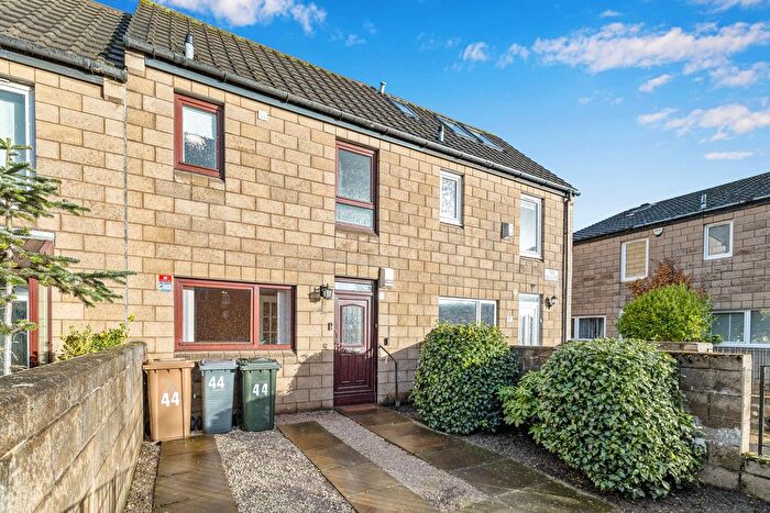 2 Bedroom Terraced House For Sale In The Quilts, Edinburgh, EH6