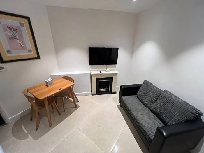 1 Bedroom Flat To Rent In Malmesbury Road, Morden, SM4
