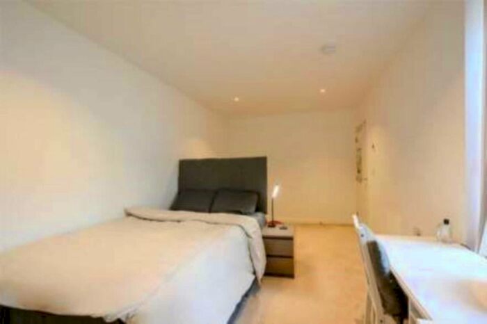 3 Bedroom Flat To Rent In Deacon Street, London, SE17