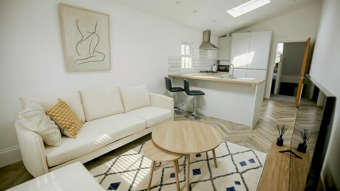 3 Bedroom Flat To Rent In Marlborough Road, London, E18