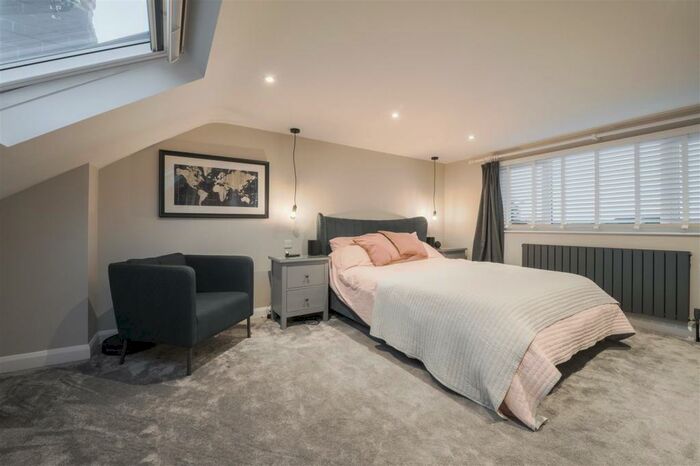 4 Bedroom Semi-Detached House To Rent In Woodhill Rise, Leeds, LS16