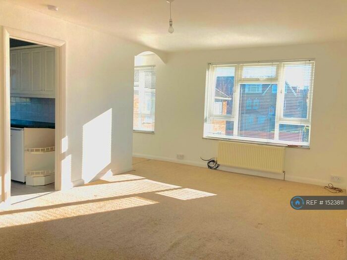 1 Bedroom Flat To Rent In Fairfield Close, London, N12