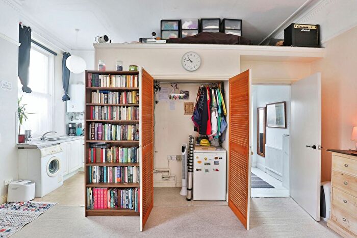 1 Bedroom Flat For Sale In Florence Road, Bournemouth, Dorset, BH5