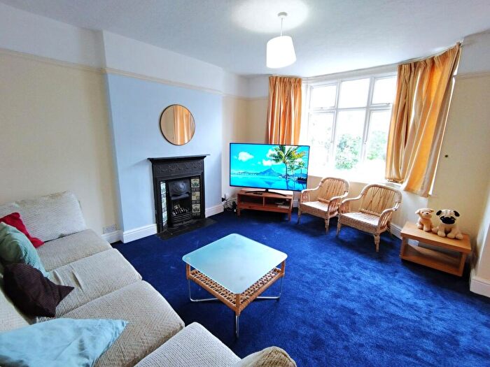 5 Bedroom House To Rent In Harlaxton Drive, Nottingham, NG7