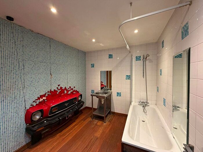 3 Bedroom Flat To Rent In Avenue Road, W3