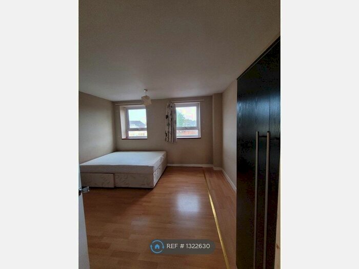 3 Bedroom Flat To Rent In Hollybank Court, Leicester LE2