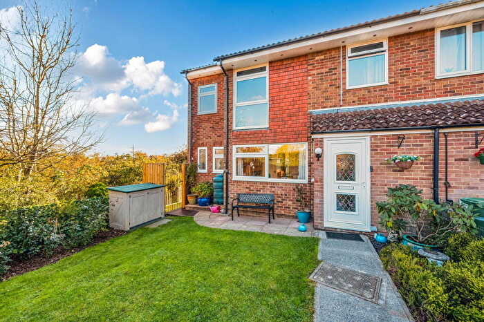 3 Bedroom End Of Terrace House For Sale In Waverley Close, Frome, BA11