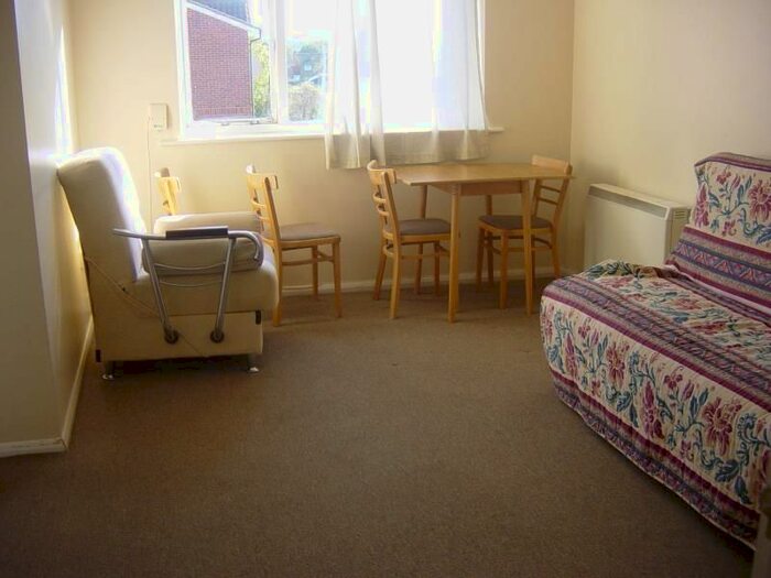 1 Bedroom Flat To Rent In Dunnock Close, Edmonton, N9