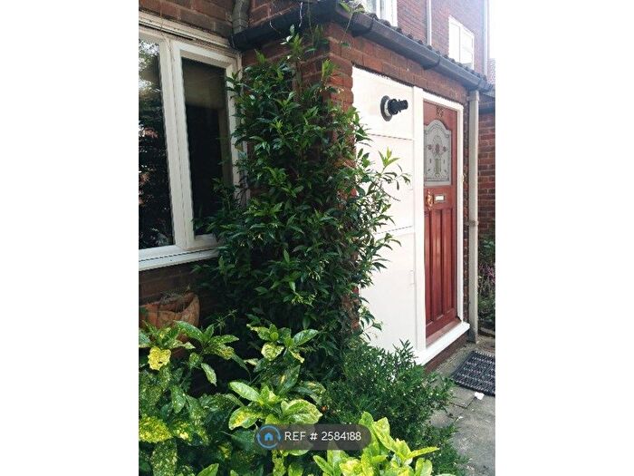 4 Bedroom Terraced House To Rent In Fawcett Close, London, SW11