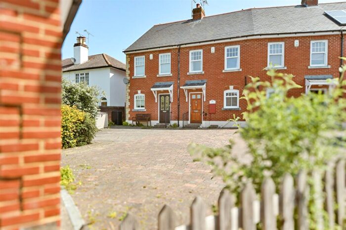 3 Bedroom Terraced House For Sale In Highlands Road, Leatherhead, Surrey, KT22