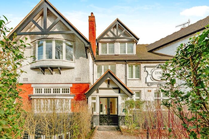 2 Bedroom Apartment For Sale In London Road North, Merstham, Redhill, RH1