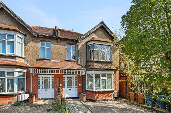 2 Bedroom Flat For Sale In Harrow View, Harrow, HA1