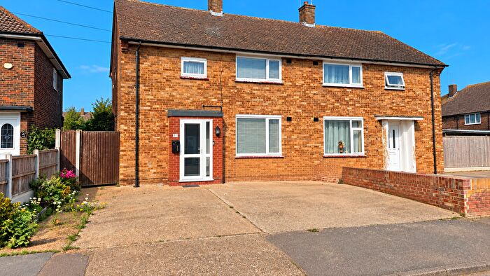 3 Bedroom Semi Detached House For Sale In Tamar Drive, Aveley, RM15