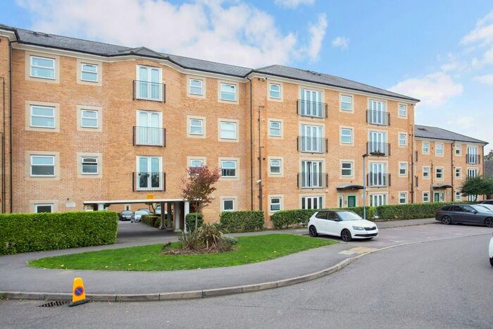 2 Bedroom Flat To Rent In White Lodge Close, Isleworth, TW7