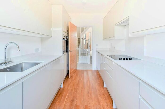 2 Bedroom Flat To Rent In Wightman Road, Harringay, London, N4