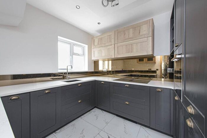 6 Bedroom House To Rent In Cheyne Walk, Hendon, London, NW4