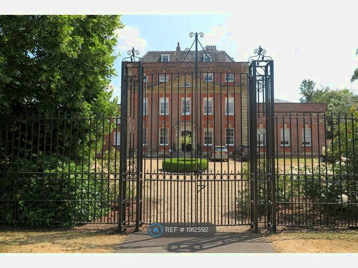 2 Bedroom Flat To Rent In Portsmouth Road, Godalming, GU8