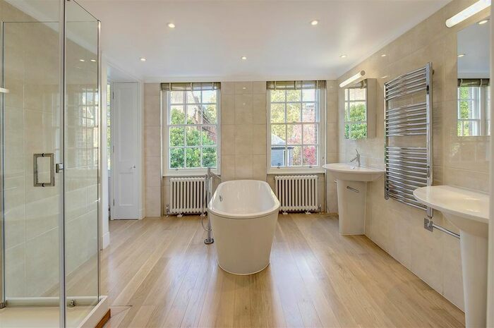 5 Bedroom Maisonette To Rent In Cheyne Walk, Chelsea, London, SW3