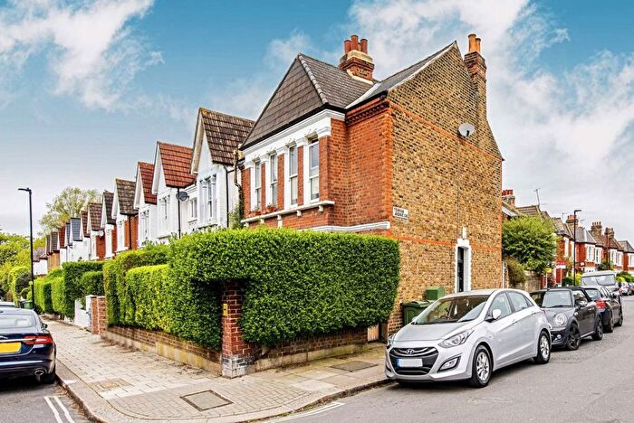 2 Bedroom Maisonette To Rent In Sternhold Avenue, Balham, SW2