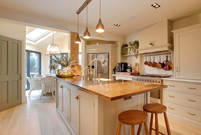 3 Bedroom Terraced House For Sale In Uplands Road, Caversham Heights, RG4